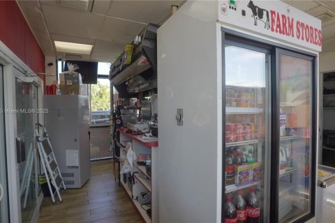 Commercial property in Miami, Florida № 1729312 - photo 14