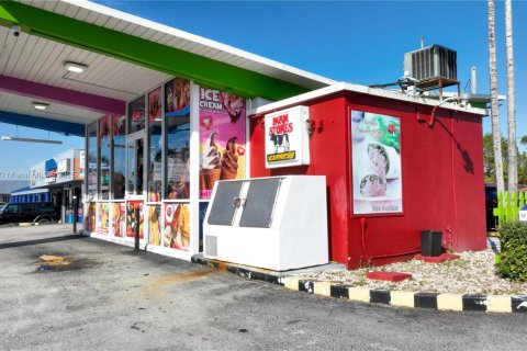 Commercial property in Miami, Florida № 1729312 - photo 4