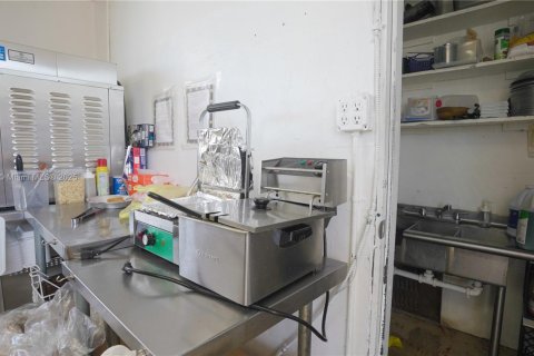 Commercial property in Miami, Florida № 1729312 - photo 25