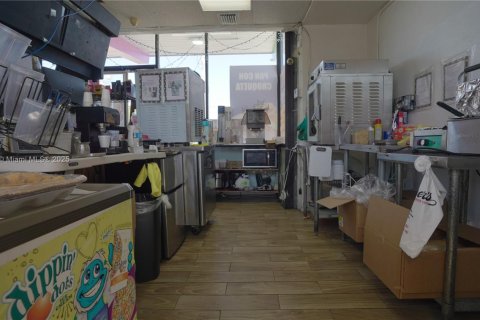 Commercial property in Miami, Florida № 1729312 - photo 19
