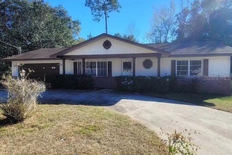 House in Inverness, Florida 2 bedrooms, 166.48 sq.m. № 1879049 - photo 1