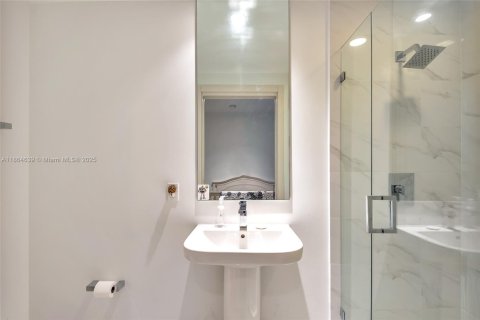Condominio en venta en Miami, Florida, 1 dormitorio, 78.87 m2 № 1892769 - foto 13
