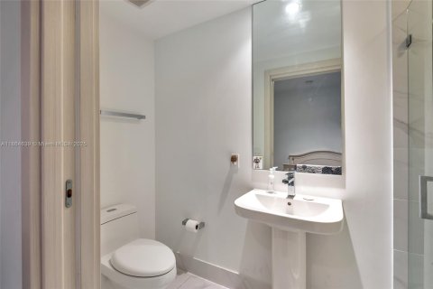 Condominio en venta en Miami, Florida, 1 dormitorio, 78.87 m2 № 1892769 - foto 14