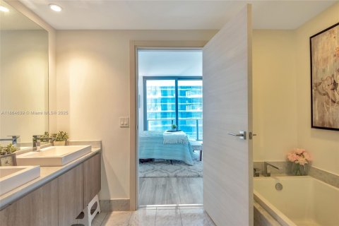 Condominio en venta en Miami, Florida, 1 dormitorio, 78.87 m2 № 1892769 - foto 12