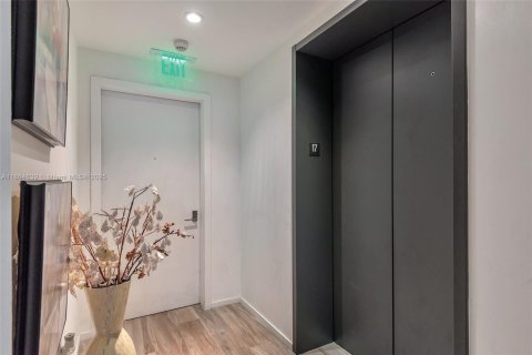 Condominio en venta en Miami, Florida, 1 dormitorio, 78.87 m2 № 1892769 - foto 2