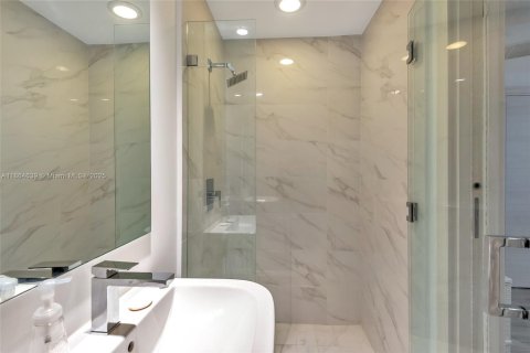 Condominio en venta en Miami, Florida, 1 dormitorio, 78.87 m2 № 1892769 - foto 11