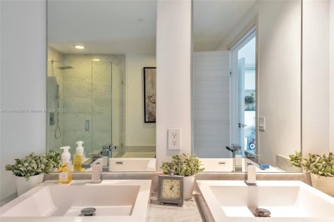 Condominio en venta en Miami, Florida, 1 dormitorio, 78.87 m2 № 1892769 - foto 16