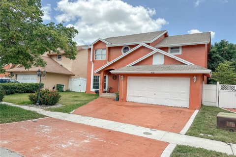House in Pembroke Pines, Florida 4 bedrooms, 196.4 sq.m. № 1874546 - photo 1