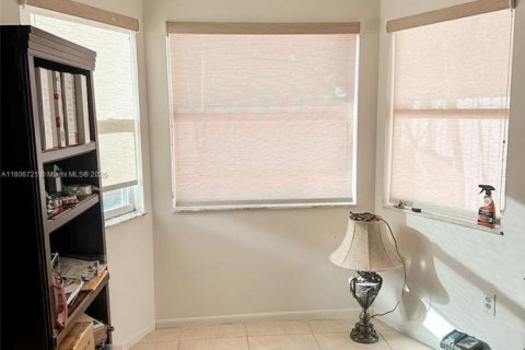 House in Pembroke Pines, Florida 4 bedrooms, 196.4 sq.m. № 1874546 - photo 25