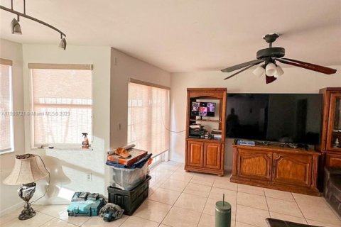 House in Pembroke Pines, Florida 4 bedrooms, 196.4 sq.m. № 1874546 - photo 24