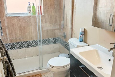 House in Pembroke Pines, Florida 4 bedrooms, 196.4 sq.m. № 1874546 - photo 21