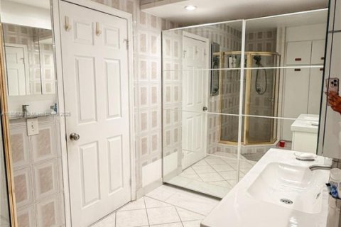 House in Pembroke Pines, Florida 4 bedrooms, 196.4 sq.m. № 1874546 - photo 5