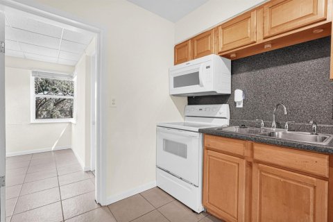House in Oakland Park, Florida 3 bedrooms, 92.62 sq.m. № 2081928 - photo 23