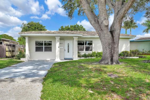 House in Oakland Park, Florida 3 bedrooms, 92.62 sq.m. № 2081928 - photo 1