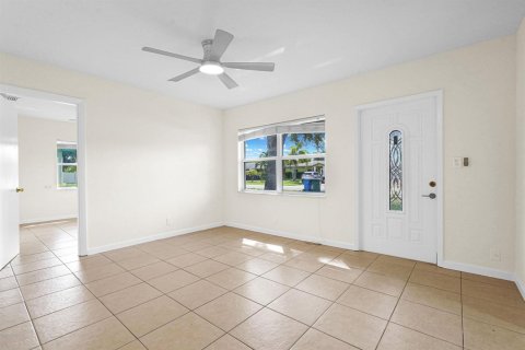 House in Oakland Park, Florida 3 bedrooms, 92.62 sq.m. № 2081928 - photo 5