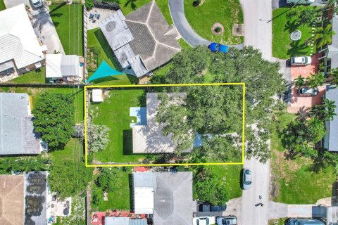 House in Oakland Park, Florida 3 bedrooms, 92.62 sq.m. № 2081928 - photo 2