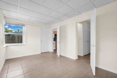 House in Oakland Park, Florida 3 bedrooms, 92.62 sq.m. № 2081928 - photo 26
