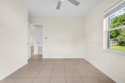House in Oakland Park, Florida 3 bedrooms, 92.62 sq.m. № 2081928 - photo 9