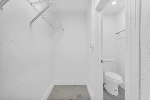 House in Oakland Park, Florida 3 bedrooms, 92.62 sq.m. № 2081928 - photo 14