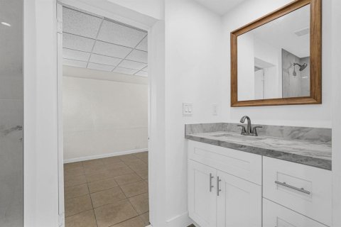 House in Oakland Park, Florida 3 bedrooms, 92.62 sq.m. № 2081928 - photo 19