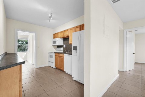 House in Oakland Park, Florida 3 bedrooms, 92.62 sq.m. № 2081928 - photo 25