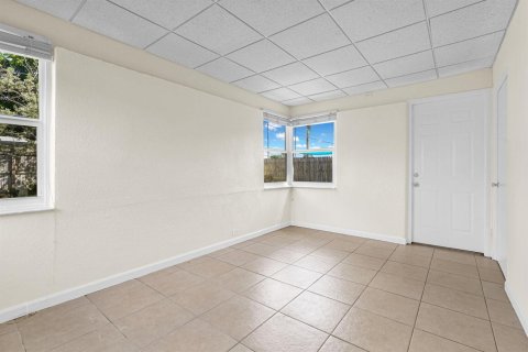 House in Oakland Park, Florida 3 bedrooms, 92.62 sq.m. № 2081928 - photo 28
