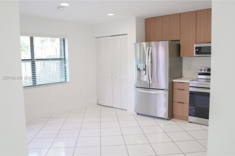 Touwnhouse à louer à Miami, Floride: 3 chambres, 175.59 m2 № 2001233 - photo 2