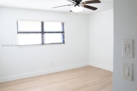 Touwnhouse à louer à Miami, Floride: 3 chambres, 175.59 m2 № 2001233 - photo 16