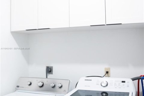 Touwnhouse à louer à Miami, Floride: 3 chambres, 175.59 m2 № 2001233 - photo 15