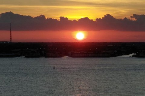 Condo in Riviera Beach, Florida, 2 bedrooms  № 1228782 - photo 1