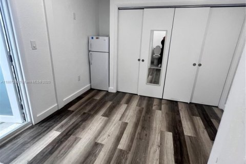 Commercial property in Miami, Florida 1 bedroom, 135.73 sq.m. № 1941679 - photo 10