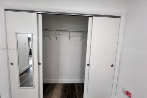 Commercial property in Miami, Florida 1 bedroom, 135.73 sq.m. № 1941679 - photo 14