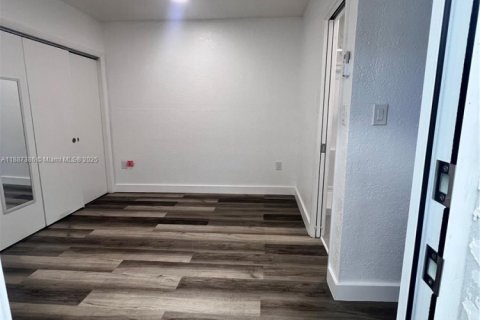 Commercial property in Miami, Florida 1 bedroom, 135.73 sq.m. № 1941679 - photo 5