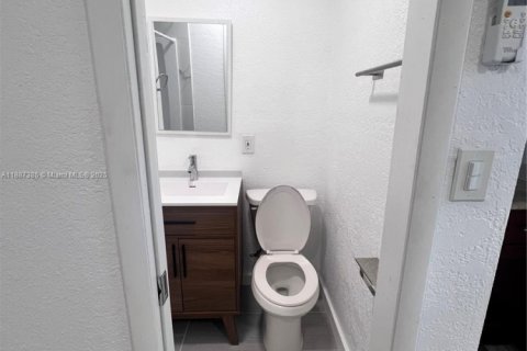 Commercial property in Miami, Florida 1 bedroom, 135.73 sq.m. № 1941679 - photo 20