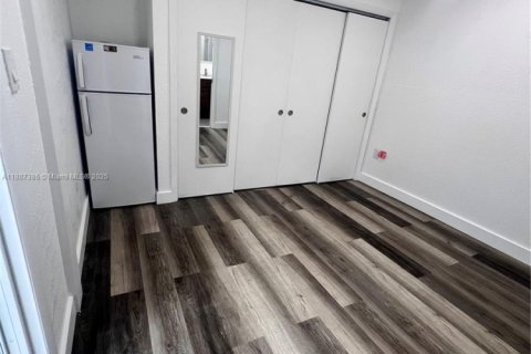 Commercial property in Miami, Florida 1 bedroom, 135.73 sq.m. № 1941679 - photo 13