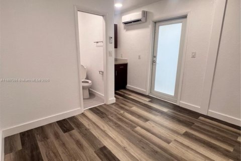 Commercial property in Miami, Florida 1 bedroom, 135.73 sq.m. № 1941679 - photo 19