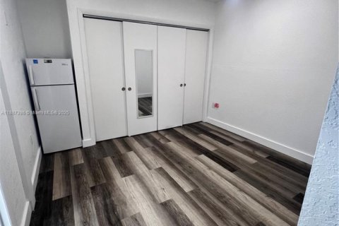 Commercial property in Miami, Florida 1 bedroom, 135.73 sq.m. № 1941679 - photo 7