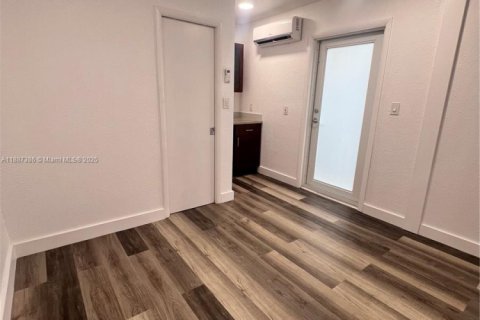 Commercial property in Miami, Florida 1 bedroom, 135.73 sq.m. № 1941679 - photo 18