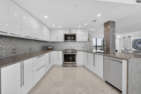 Купить кондоминиум в Бока-Ратон, Флорида 2 спальни, 175.77м2, № 2001619 - фото 19