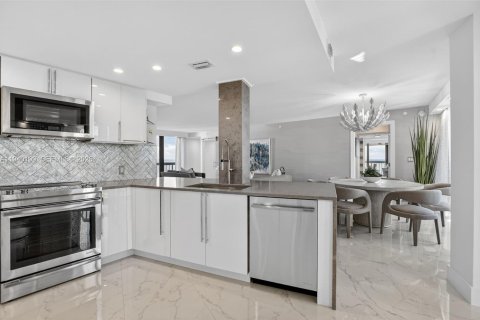 Купить кондоминиум в Бока-Ратон, Флорида 2 спальни, 175.77м2, № 2001619 - фото 17