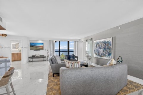 Купить кондоминиум в Бока-Ратон, Флорида 2 спальни, 175.77м2, № 2001619 - фото 16