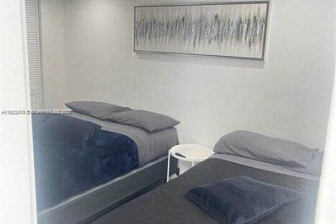 House in Miami, Florida 4 bedrooms, 123.75 sq.m. № 2018868 - photo 19