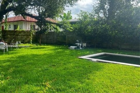 House in Miami, Florida 4 bedrooms, 123.75 sq.m. № 2018868 - photo 25