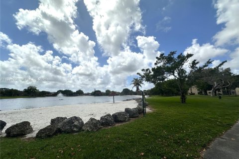 Copropriété à louer à Miami, Floride: 1 chambre, 75.07 m2 № 2063312 - photo 14