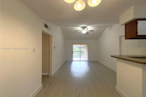 Copropriété à louer à Miami, Floride: 1 chambre, 75.07 m2 № 2063312 - photo 6