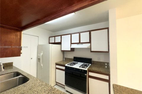 Copropriété à louer à Miami, Floride: 1 chambre, 75.07 m2 № 2063312 - photo 4