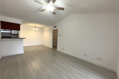 Copropriété à louer à Miami, Floride: 1 chambre, 75.07 m2 № 2063312 - photo 2