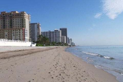 Copropriété à vendre à Miami Beach, Floride: 1 chambre, 62.8 m2 № 1863648 - photo 7