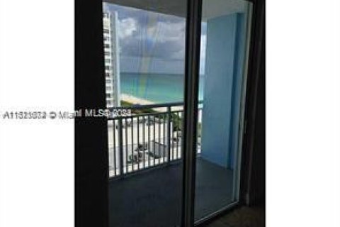 Copropriété à vendre à Miami Beach, Floride: 1 chambre, 62.8 m2 № 1863648 - photo 2