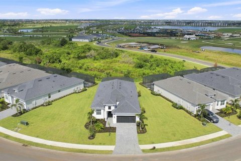 Villa ou maison à Lakewood Ranch, Floride 4 chambres, 208.66 m2 № 2367097